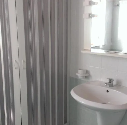 Novalis Alojamento de Acomodação e Pequeno-almoço Brattiro